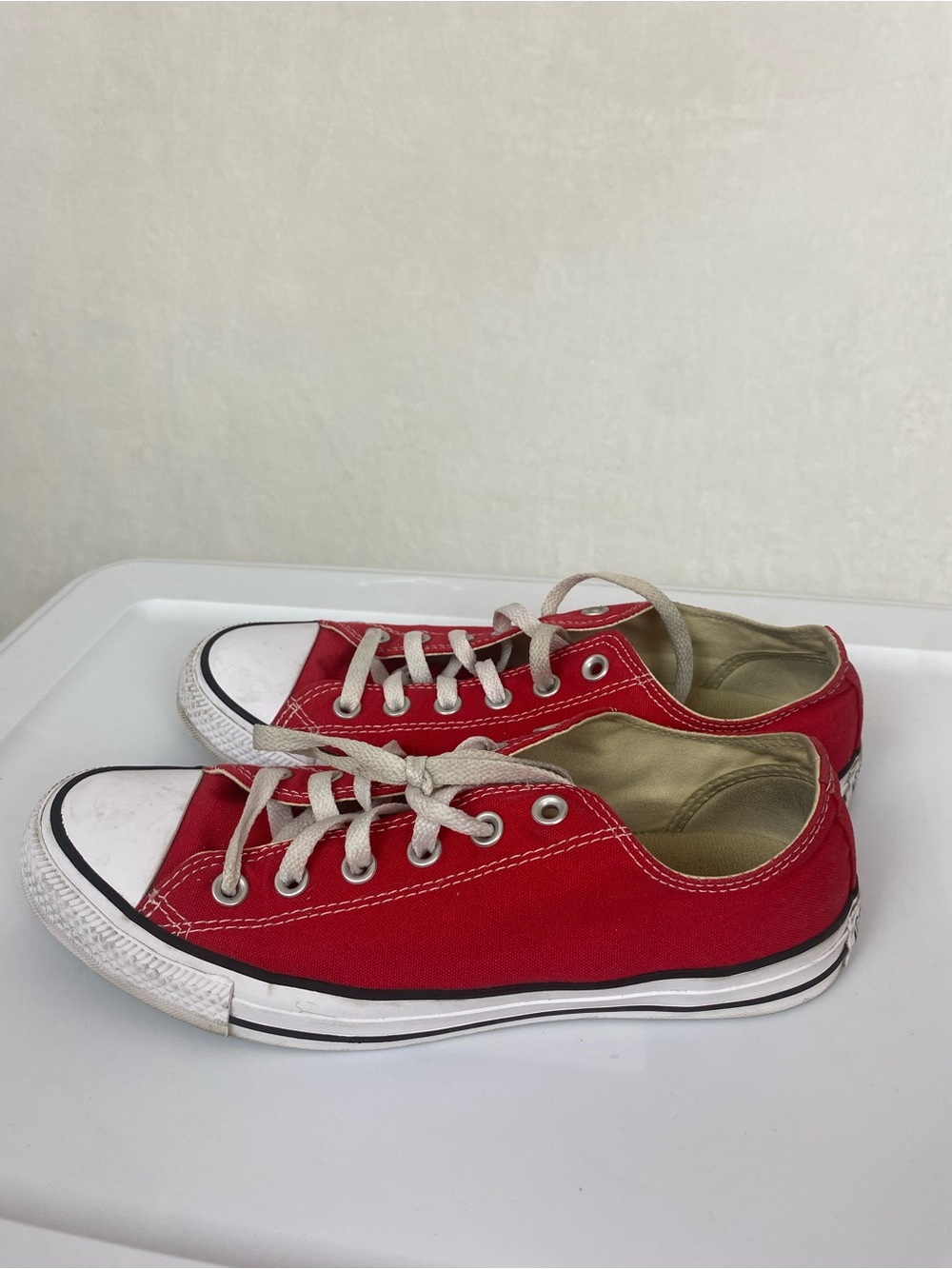 Converse Red Low-Top Canvas Athletic Shoes Men’s 7.5